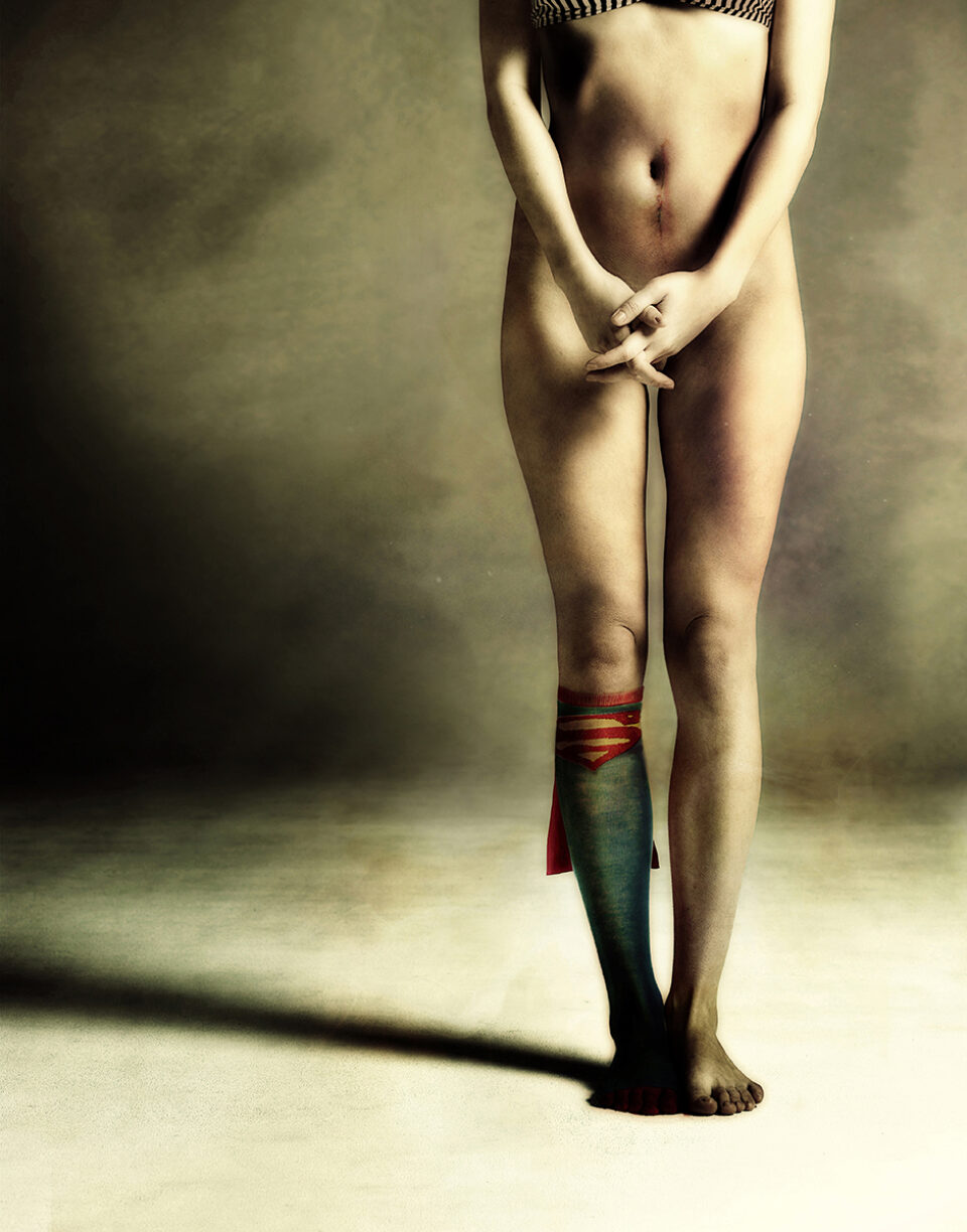 «Si è soli nel dolore? Questo è quello che conta davvero sapere. Quando soffriamo, abbiamo un numero da chiamare o c’è un tweet, un amico, un parente, un cane, qualcuno? Magari Dio? C’è una qualche risposta al dolore, oppure lo si deve affrontare da soli? Non è forse vero che spesso la comprensione dell’Altro ci appare quasi aliena? Perché, se le cose stanno davvero così, se tutto quello che abbiamo quando si giunge al “punto” siamo noi stessi… beh, allora lasciate che vi dica una cosa: è meglio che basti. Affrontatelo, combattetelo e poi usatelo per aiutare qualcuno. Voi sarete quelli da chiamare. Voi sarete quelli che comprendono.» (Isa, Endometriosi IV stadio – “Ordinary hero’s life”)